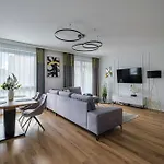 Amber Glow By - 3 Bedrooms, Parking