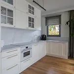 Amber Glow By - 3 Bedrooms, Parking *
