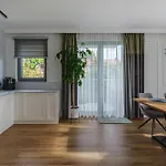 Amber Glow By - 3 Bedrooms, Parking