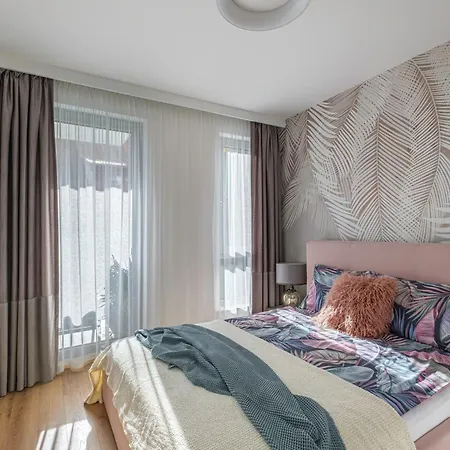 Апартаменти Amber Glow By - 3 Bedrooms, Parking *