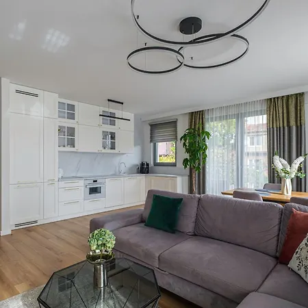 Апартаменти Amber Glow By - 3 Bedrooms, Parking *