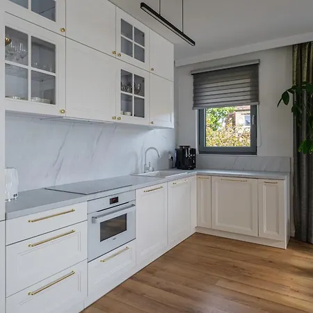 Amber Glow By - 3 Bedrooms, Parking *