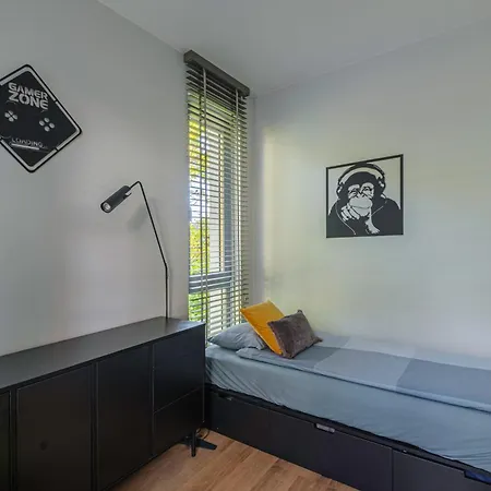 Amber Glow By - 3 Bedrooms, Parking