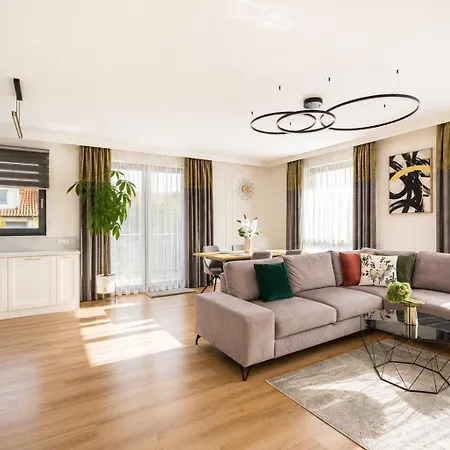 Amber Glow By - 3 Bedrooms, Parking