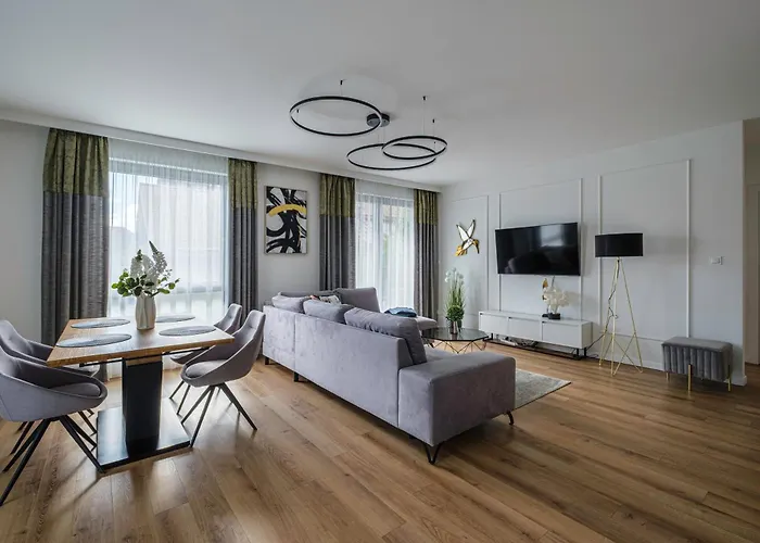 Amber Glow By - 3 Bedrooms, Parking