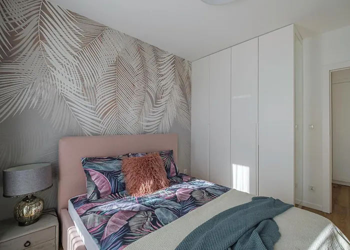 Apartment Amber Glow By - 3 Bedrooms, Parking *