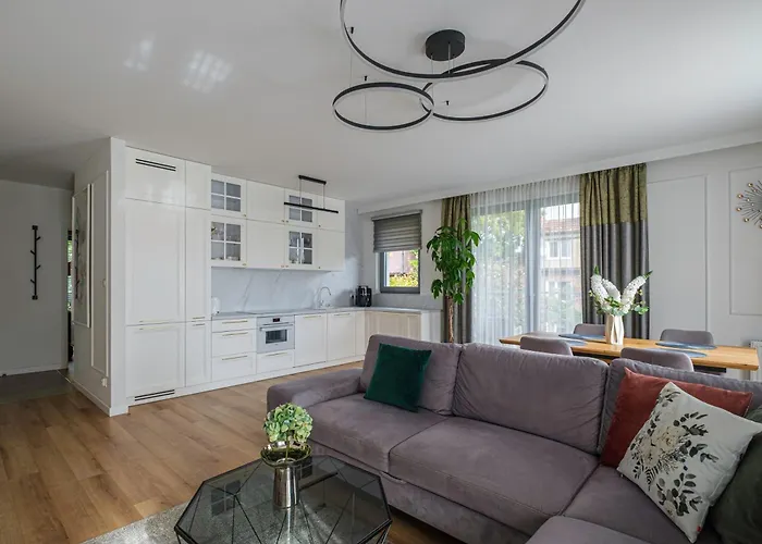 Apartment Amber Glow By - 3 Bedrooms, Parking *